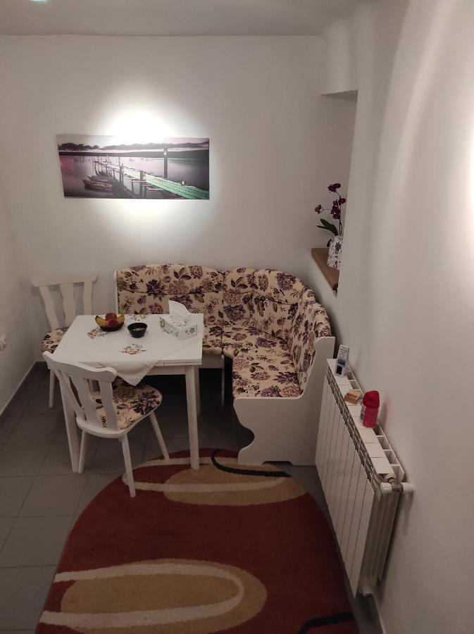 Garsoniera Cocheta Zona Coresi Mall Braşov Extérieur photo